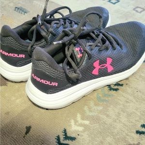 Girls size 4Y grey Under Armour runners